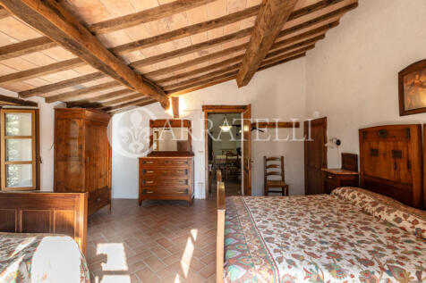 Casale in pietra con