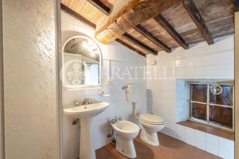 Casale in pietra con