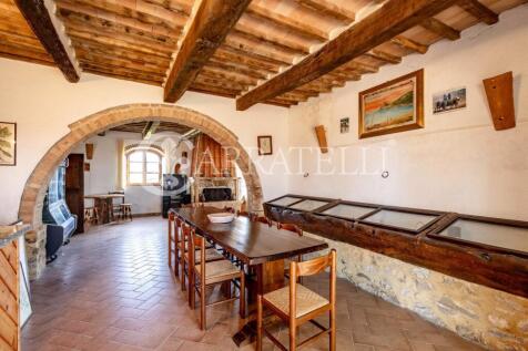 Casale in pietra con