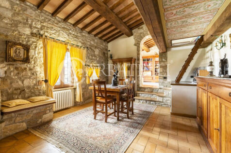 Todi stupenda propri