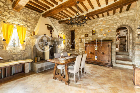 Todi stupenda propri