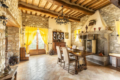 Todi stupenda propri