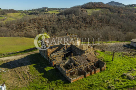 Rudere con capannoni