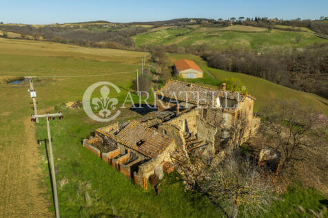 Rudere con capannoni