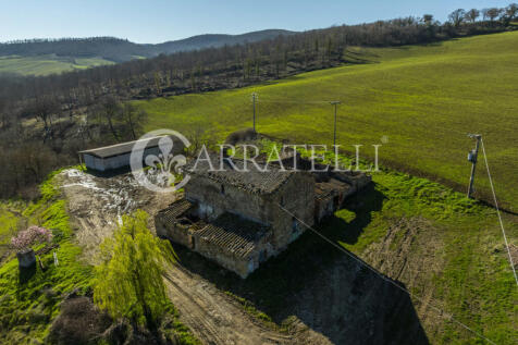 Rudere con capannoni