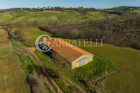 Rudere con capannoni