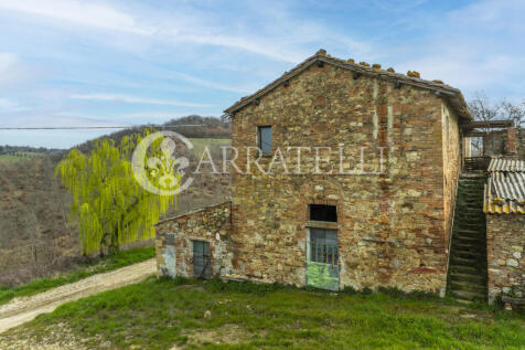 Rudere con capannoni