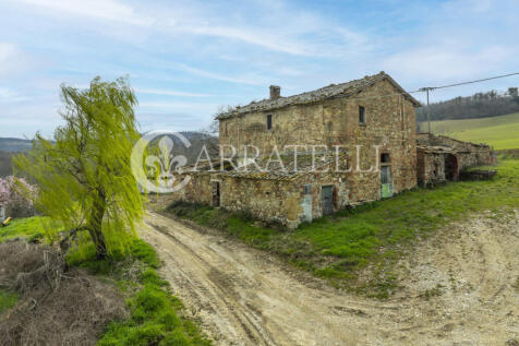 Rudere con capannoni