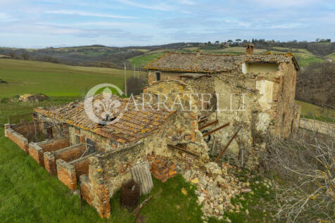 Rudere con capannoni