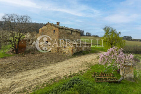 Rudere con capannoni