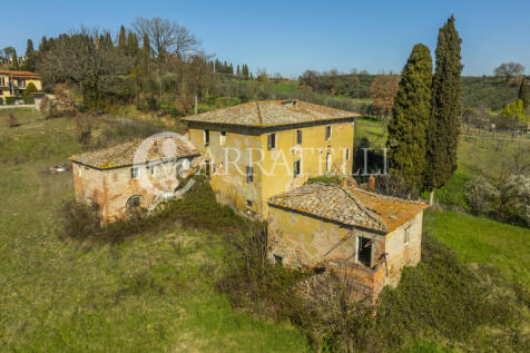 Rudere con annessi t