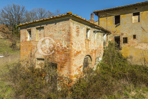 Rudere con annessi t