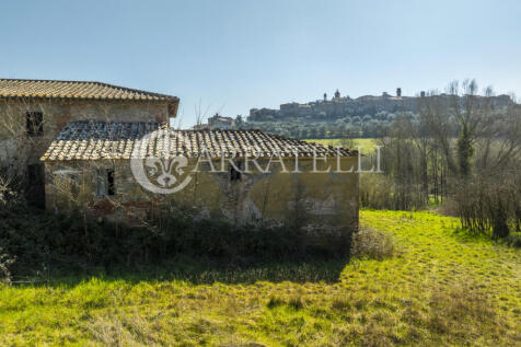 Rudere con annessi t