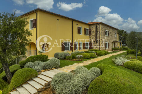 Casale con terreno e