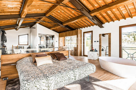 Villa con piscina ne