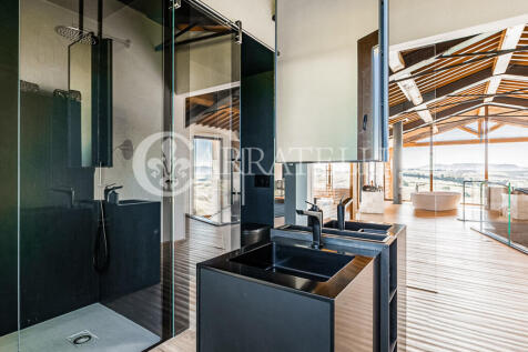 Villa con piscina ne
