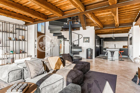 Villa con piscina ne