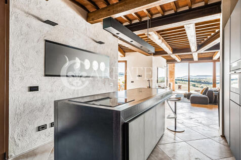 Villa con piscina ne