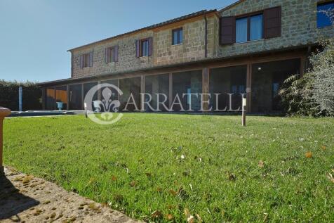 Villa con Piscina a 