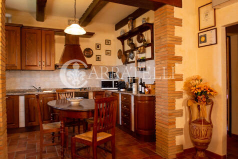 Casale con piscina i