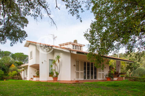 Villa con piscina e 