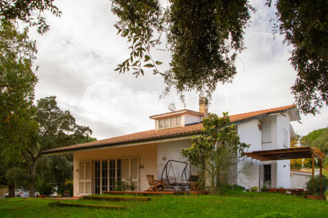 Villa con piscina e 