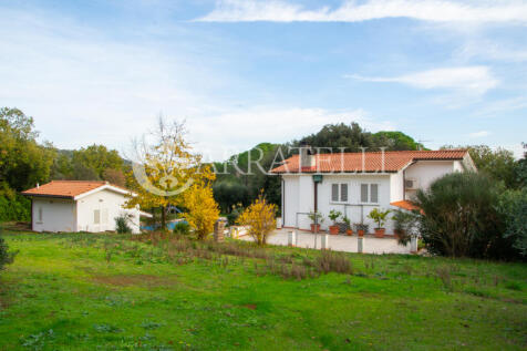Villa con piscina e 