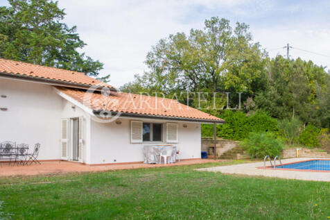 Villa con piscina e 