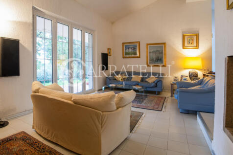 Villa con piscina e 