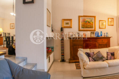 Villa con piscina e 