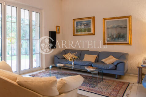 Villa con piscina e 
