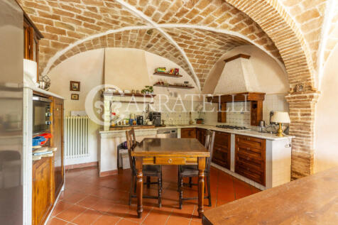 Volterra casale con 