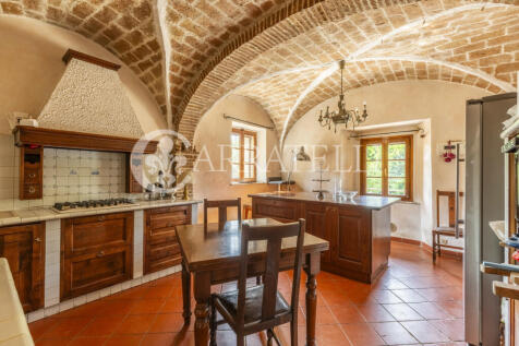 Volterra casale con 