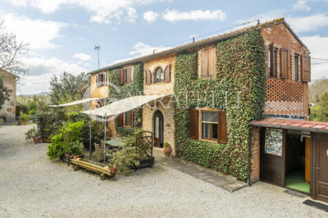 Casale con piscina e