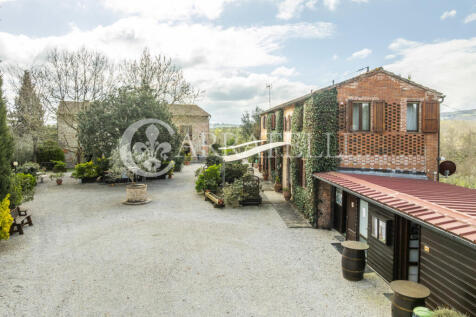 Casale con piscina e