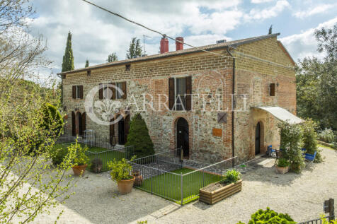 Casale con piscina e
