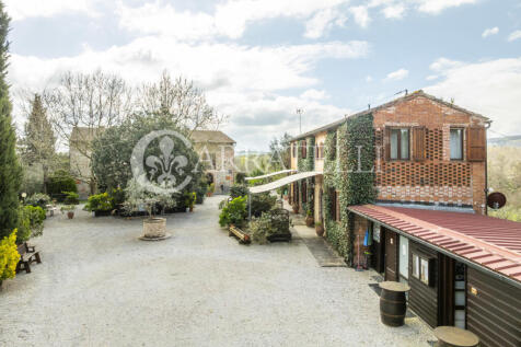 Casale con piscina e
