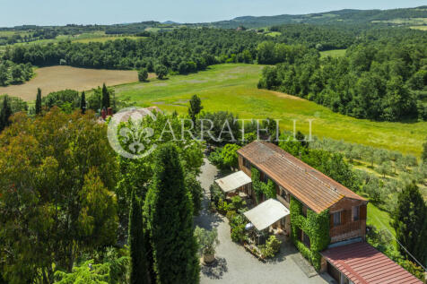 Casale con piscina e