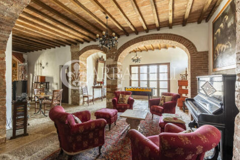 Tenuta con oliveto e