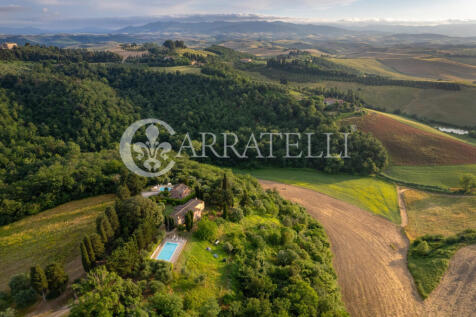 Podere con piscina (