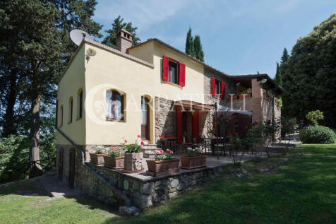Podere con piscina (
