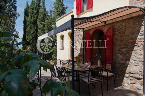 Podere con piscina (