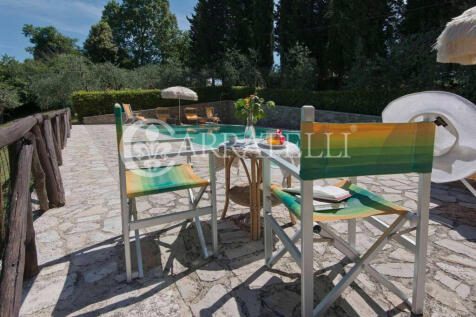 Podere con piscina (