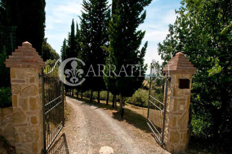 Podere con piscina (
