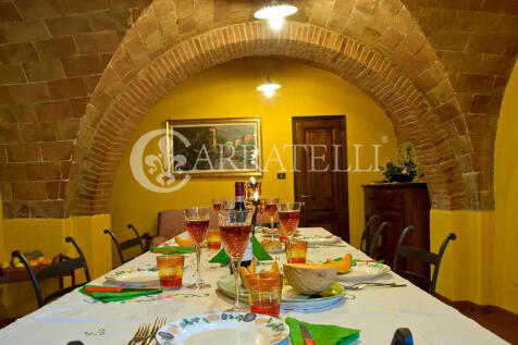 Podere con piscina (