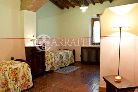Podere con piscina (