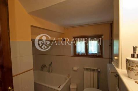 Podere con piscina (