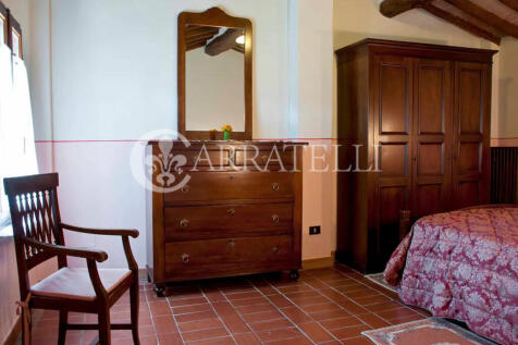 Podere con piscina (