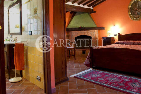 Podere con piscina (