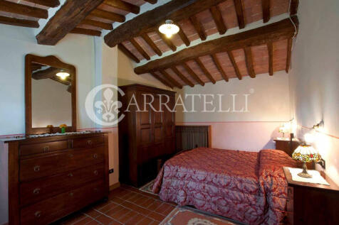 Podere con piscina (